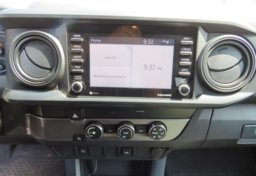 2020 Toyota Tacoma - Image 32