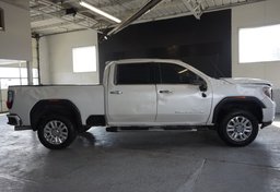 2022 GMC Sierra 2500HD - Image 9