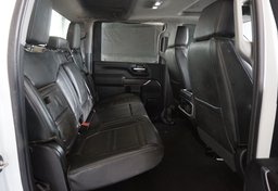 2022 GMC Sierra 2500HD - Image 30