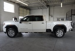 2022 GMC Sierra 2500HD - Image 10
