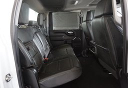 2022 GMC Sierra 2500HD - Image 32