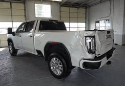 2022 GMC Sierra 2500HD - Image 6