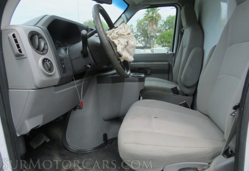 2015 Ford Econoline Commercial Cutaway - Image 28