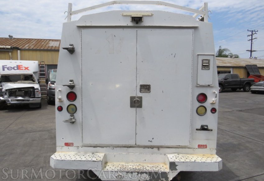 2015 Ford Econoline Commercial Cutaway - Image 10