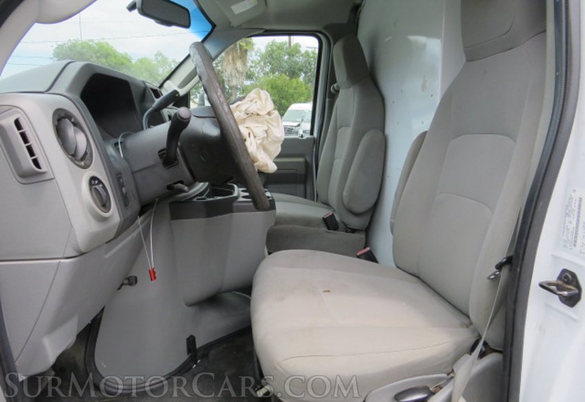 2015 Ford Econoline Commercial Cutaway - Image 26