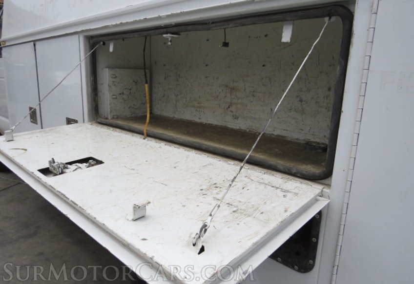 2015 Ford Econoline Commercial Cutaway - Image 19