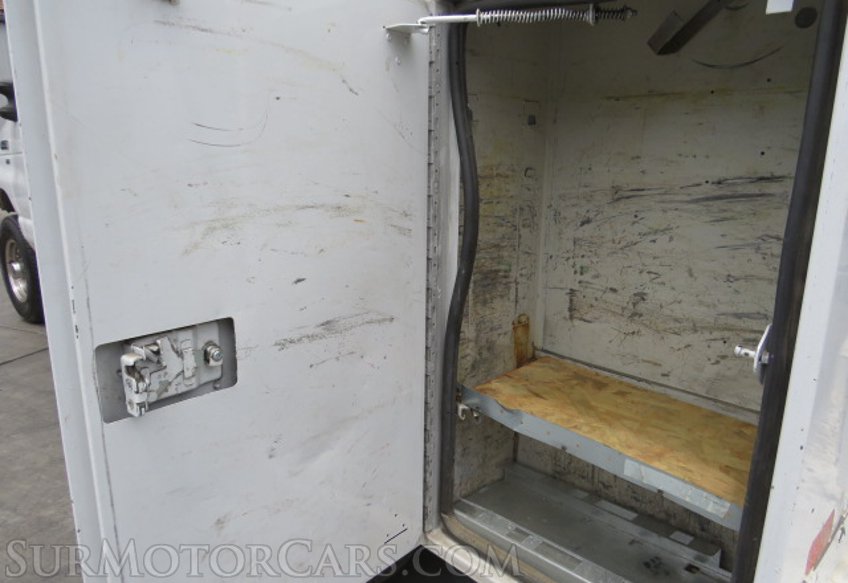 2015 Ford Econoline Commercial Cutaway - Image 17