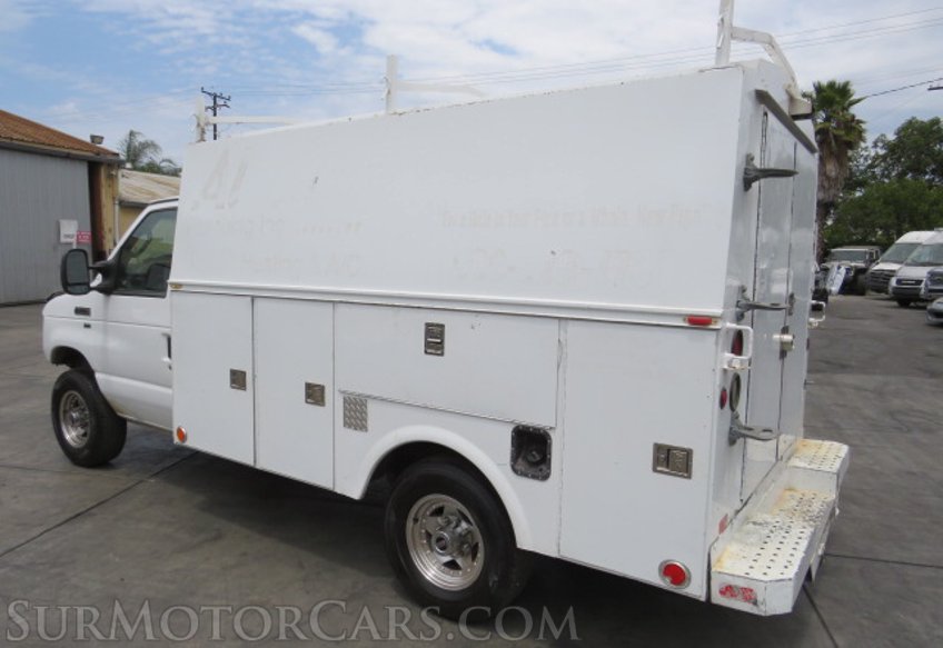 2015 Ford Econoline Commercial Cutaway - Image 6