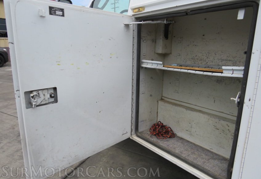 2015 Ford Econoline Commercial Cutaway - Image 16