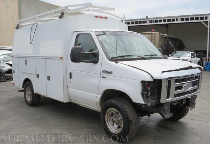 2015 Ford Econoline Commercial Cutaway - Image 3