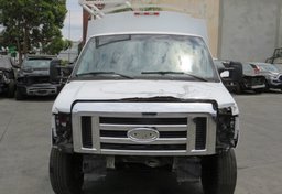 2015 Ford Econoline Commercial Cutaway - Image 9