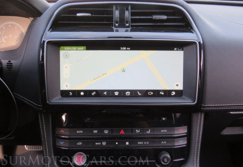 2017 Jaguar F-PACE - Image 36