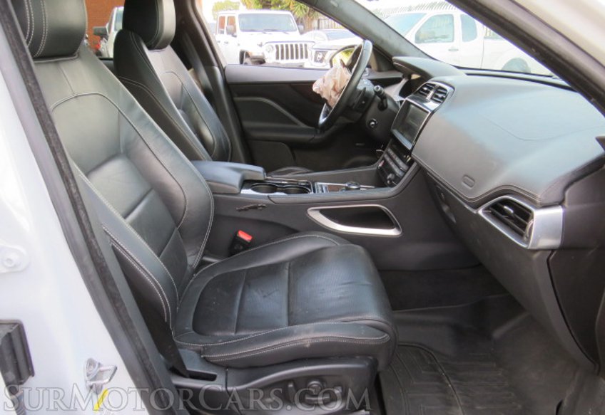 2017 Jaguar F-PACE - Image 26