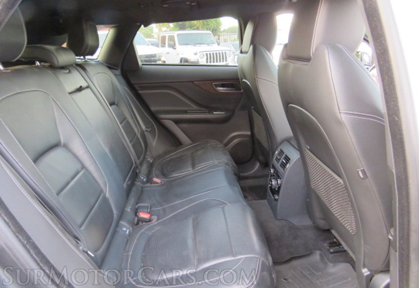 2017 Jaguar F-PACE - Image 31