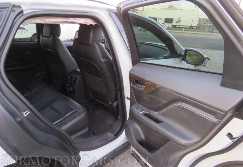 2017 Jaguar F-PACE - Image 23