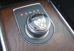 2017 Jaguar F-PACE - Image 39