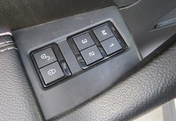 2017 Jaguar F-PACE - Image 42