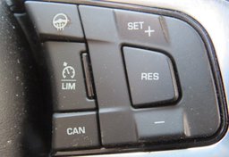 2017 Jaguar F-PACE - Image 50