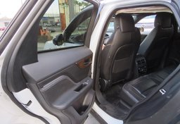 2017 Jaguar F-PACE - Image 22