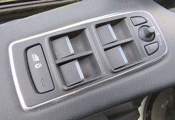 2017 Jaguar F-PACE - Image 44