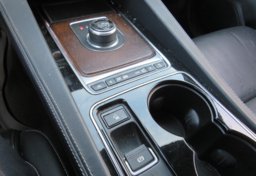 2017 Jaguar F-PACE - Image 37