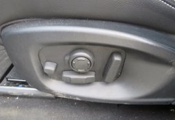 2017 Jaguar F-PACE - Image 46