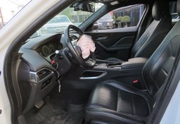 2017 Jaguar F-PACE - Image 24