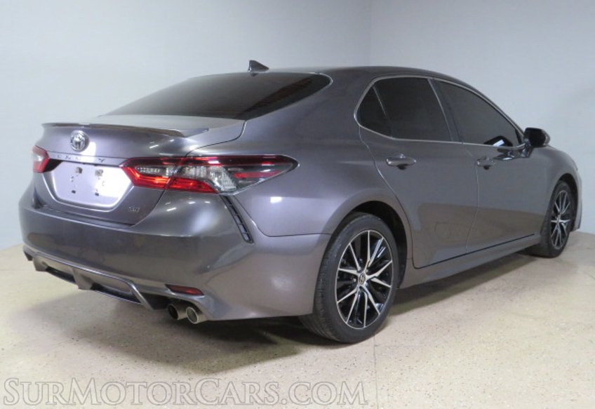 2022 Toyota Camry - Image 10