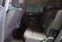 2018 Volkswagen Atlas - Image 31