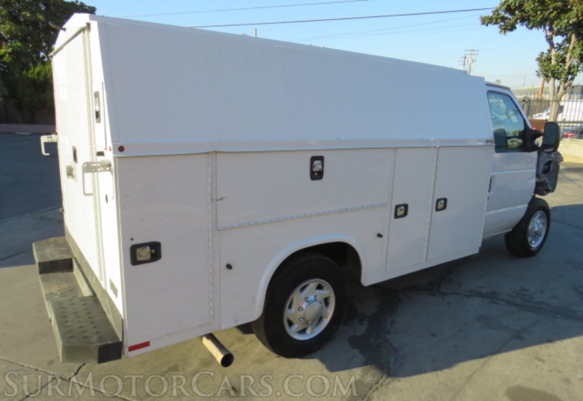 2022 Ford E-Series Cutaway - Image 8