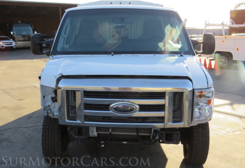 2022 Ford E-Series Cutaway - Image 11