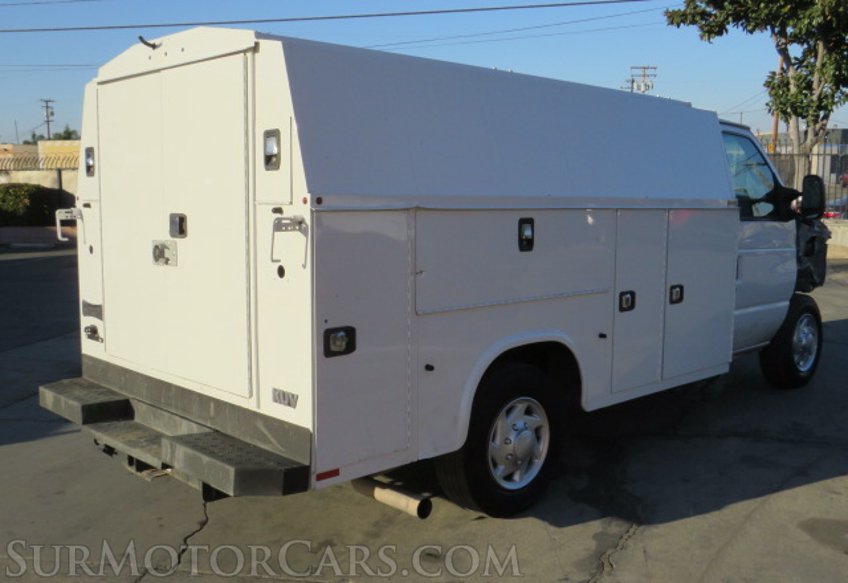 2022 Ford E-Series Cutaway - Image 10