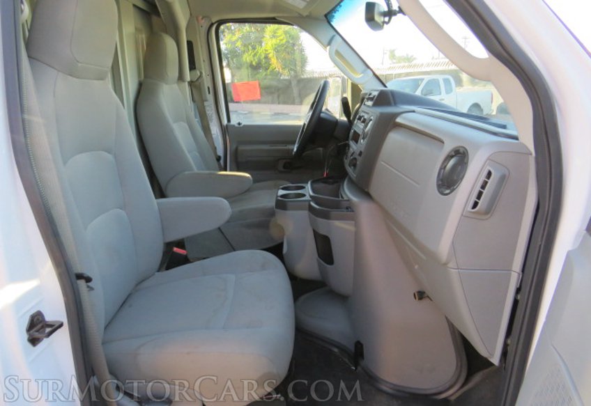 2022 Ford E-Series Cutaway - Image 30