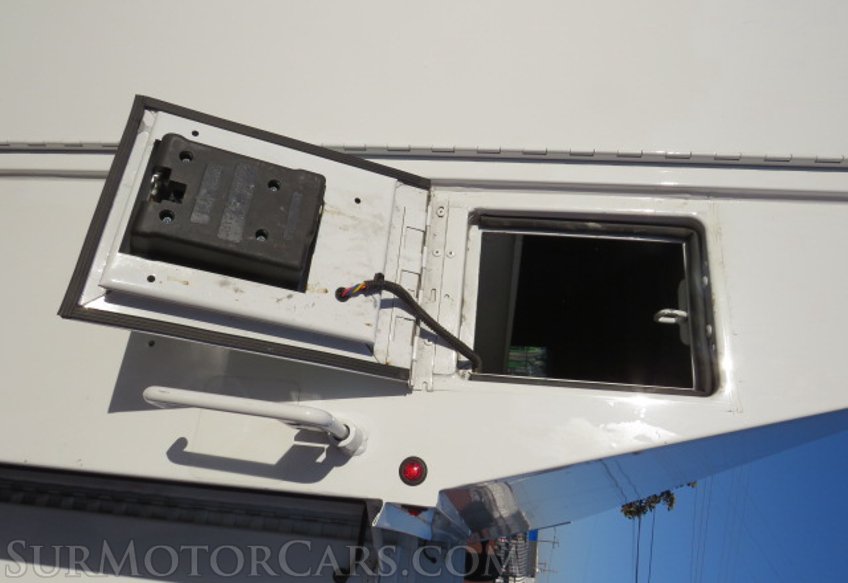 2022 Ford E-Series Cutaway - Image 14