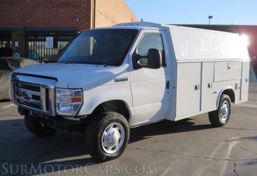 2022 Ford E-Series Cutaway - Image 3