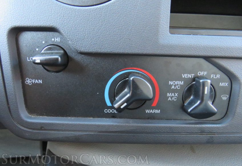 2022 Ford E-Series Cutaway - Image 38