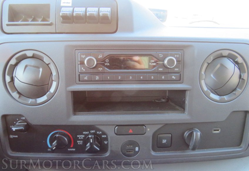 2022 Ford E-Series Cutaway - Image 33