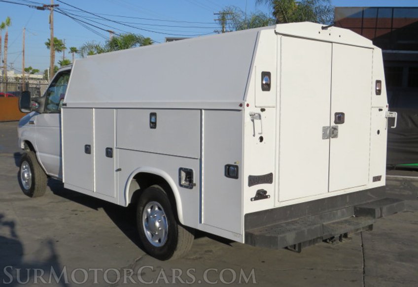 2022 Ford E-Series Cutaway - Image 9