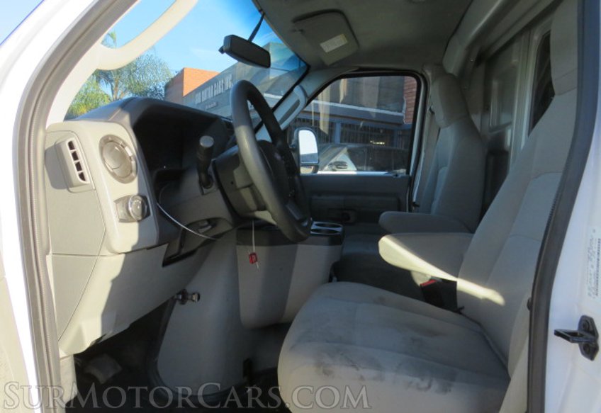 2022 Ford E-Series Cutaway - Image 27