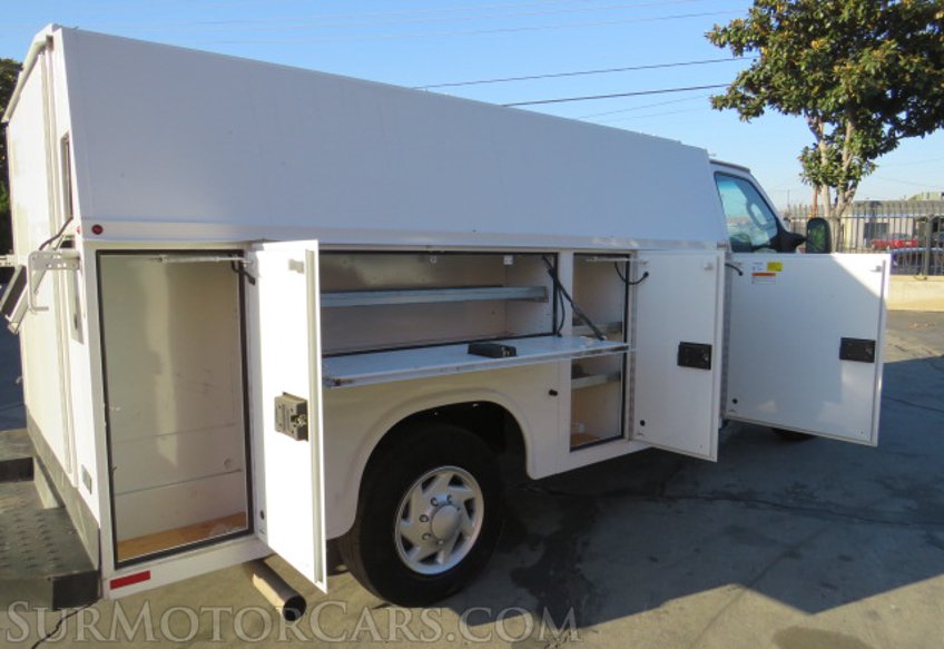 2022 Ford E-Series Cutaway - Image 18