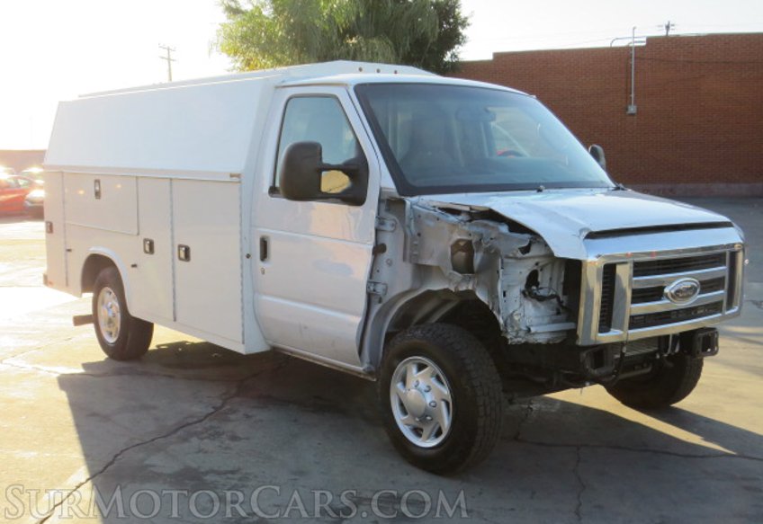 2022 Ford E-Series Cutaway - Image 4