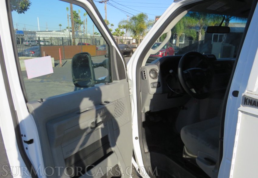 2022 Ford E-Series Cutaway - Image 25