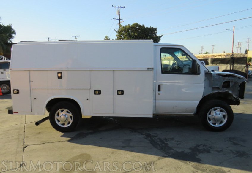 2022 Ford E-Series Cutaway - Image 6