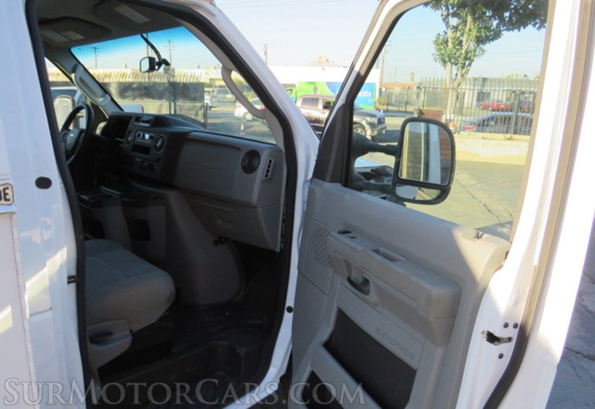 2022 Ford E-Series Cutaway - Image 26