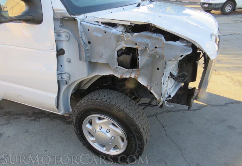 2022 Ford E-Series Cutaway - Image 13