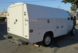 2022 Ford E-Series Cutaway - Image 10