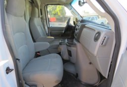 2022 Ford E-Series Cutaway - Image 30