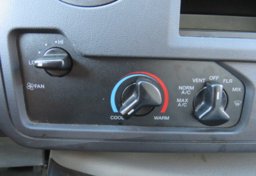 2022 Ford E-Series Cutaway - Image 38