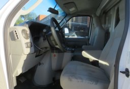 2022 Ford E-Series Cutaway - Image 27