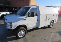 2022 Ford E-Series Cutaway - Image 1